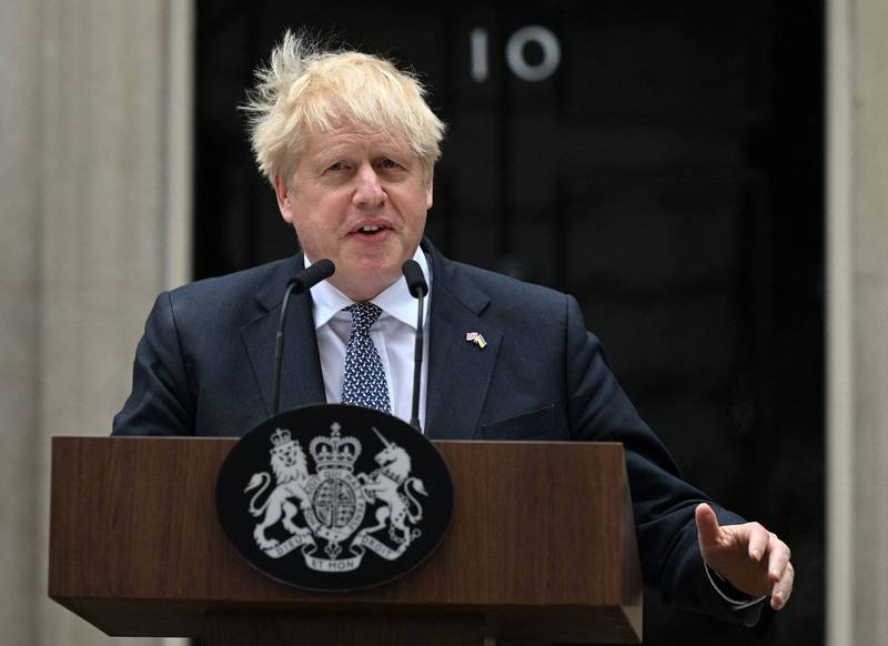 英国首相强森7日在唐宁街10号首相官邸门前召开记者会，发表辞职演说。（法新社）(photo:LTN)