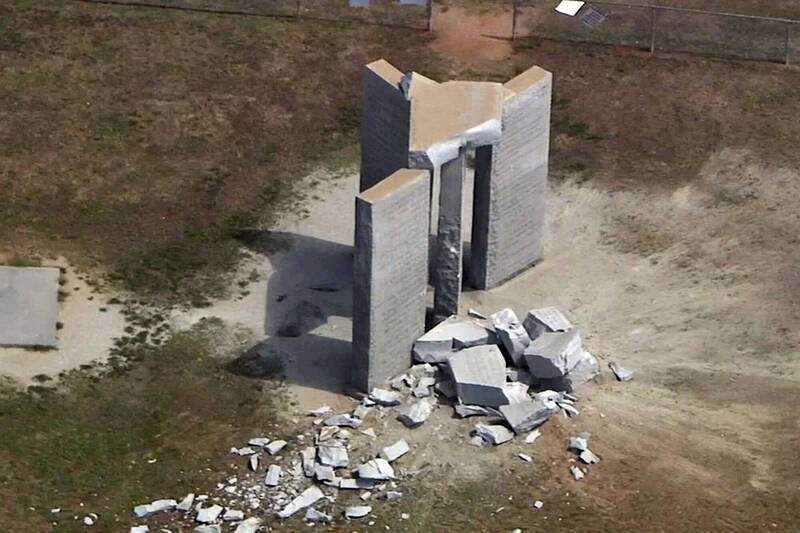 「乔治亚引导石」因不明爆炸遭到严重破坏空拍图。（美联社）(photo:LTN)