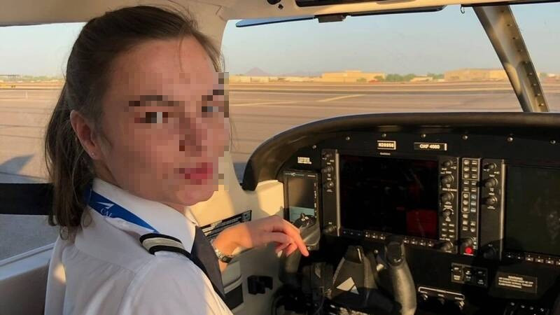 英國一名21歲的實習女機師姵珀，即將進入易捷航空服務，在前往比利時參加檢定考試時，右眉上方被蚊子叮了一包，結果竟開始腫脹，感染後擴散至腦部，5天後不幸離世。（擷取自臉書）