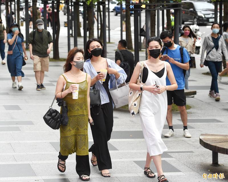 氣象局表示，今天各地大多為多雲到晴的天氣。（資料照）