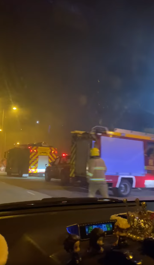 網友拍到火災畫面，有多輛消防車前往救援。（圖擷取自香港突發事故報料區影片）