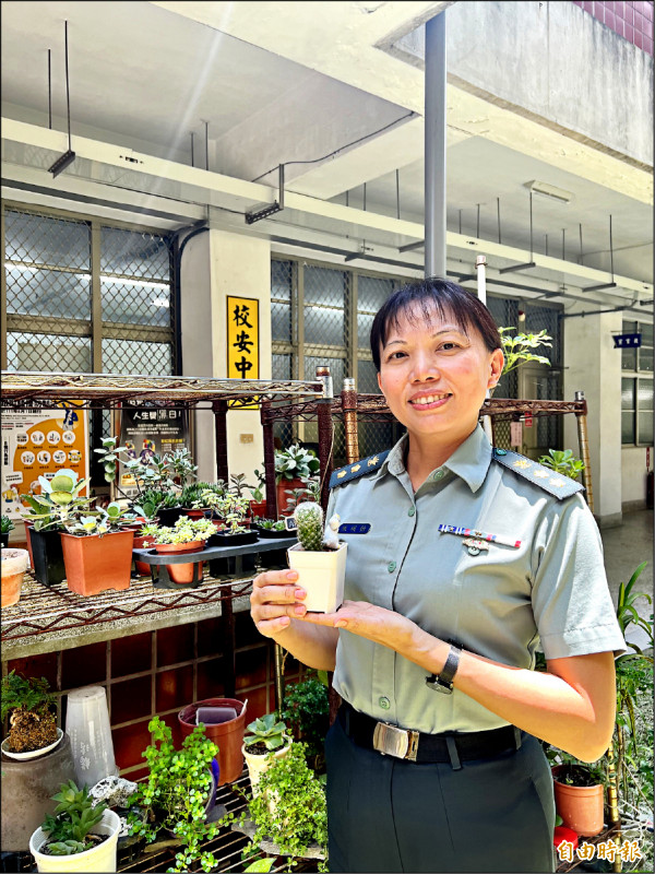 屏女主任教官陳瑛怡今年榮獲教育部師鐸獎。（記者羅欣貞攝）