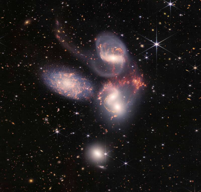 NASA最新釋出由韋伯太空望遠鏡拍攝到的史蒂芬五重星系（Stephan’s Quintet）（法新社）