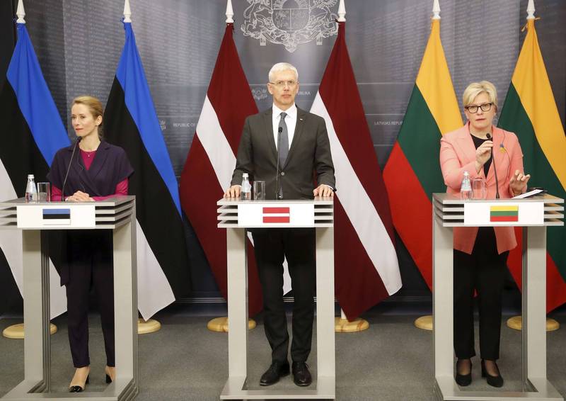 立陶宛称欧洲已承诺若波罗的海三国遭俄罗斯切断电网，会在24小时内与之连网。图为爱沙尼亚总理卡拉斯（左）、拉脱维亚总理卡林斯（中）与立陶宛总理席莫尼特（右）今年4月在会商研议加强防御与能源安全后召开记者会。（欧新社）(photo:LTN)
