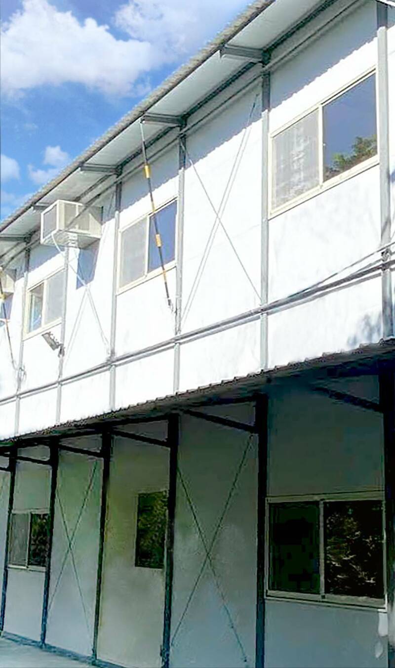 南沙海洋研究站是兩層樓組合屋，可同時容納20人的國內外研究團隊。（讀者提供）