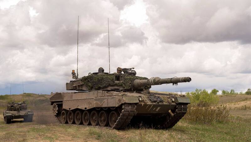 有消息指出西班牙国防部同意向乌克兰转移20辆M113装甲运兵车与10辆豹2A4战车。（路透）(photo:LTN)