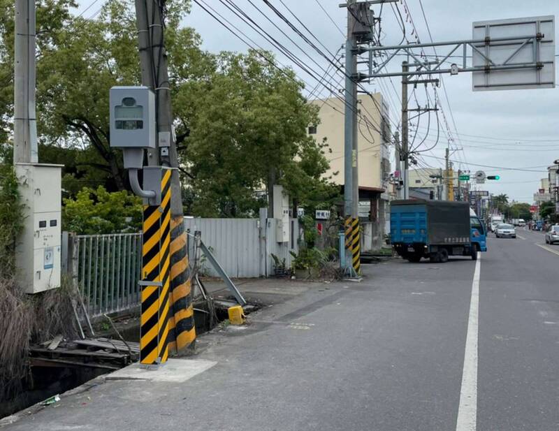 社頭鄉縣141線與崙饒路口的固定式測速桿是排行榜常客。（警方提供）