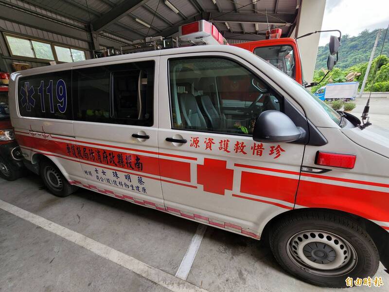 康建生技公司2019年8月捐贈草屯雙冬消防分隊1台救護車，提升救護安全。（記者佟振國攝）