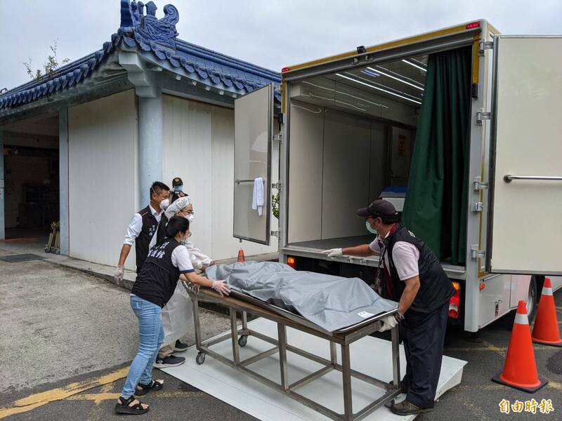 行刑式槍決轟頭4死 相驗出動X光車