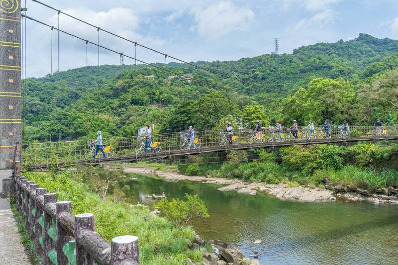 坪林區推動低碳旅遊，由交通局協助設置首批YouBike2.0租借站即日啟用。（坪林區公所提供）