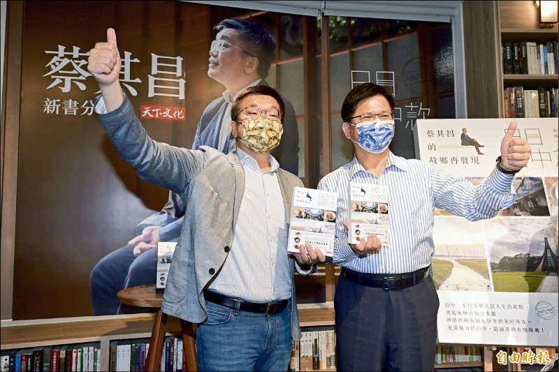 民進黨新北市長參選人林佳龍，昨出席蔡其昌新書發表會。（記者廖耀東攝）