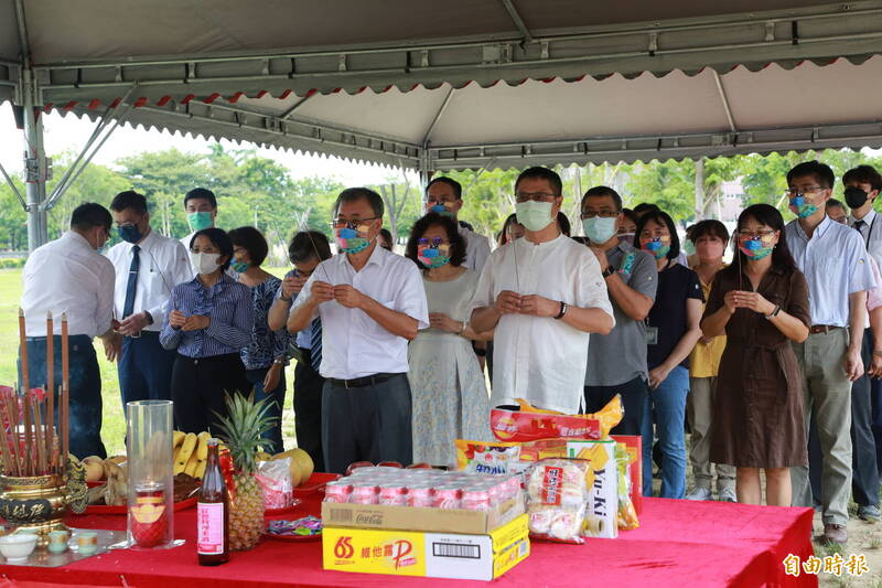 中山大學仁武校區的醫學教學大樓新建工程，今舉行動土儀式。（記者許麗娟攝）