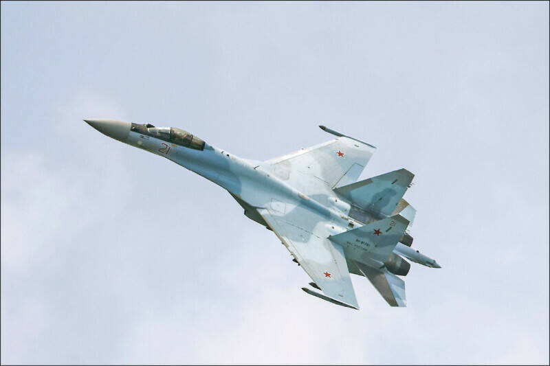 俄罗斯投入乌克兰战场的Su-35S为「四代半」战机，造价5000万美元（约新台币15亿元）。（路透）(photo:LTN)
