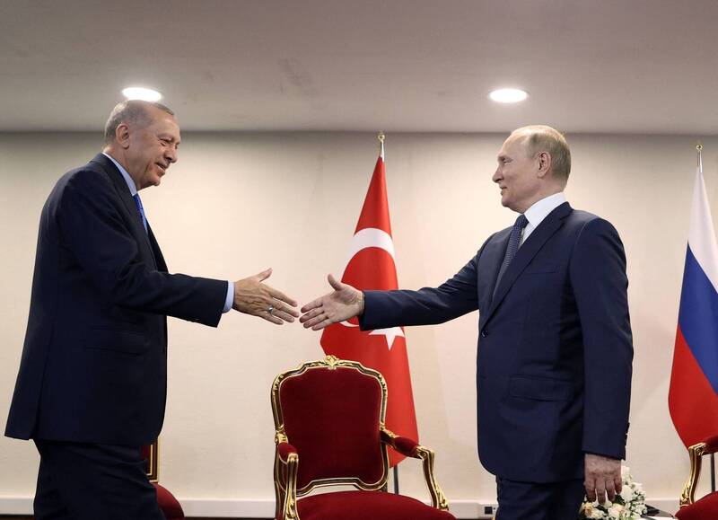 土耳其总统艾多根再度放话呛申请加入北约的芬兰与瑞典，并斥北欧国家为恐怖巢穴。图为19日艾多根（左）与俄罗斯总统普廷在伊朗德黑兰会面。（法新社）(photo:LTN)
