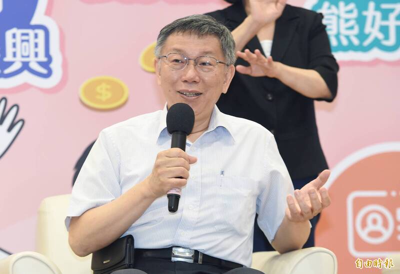 台北市長柯文哲21日出席七大振興方案記者會，會後受訪。（記者廖振輝攝）