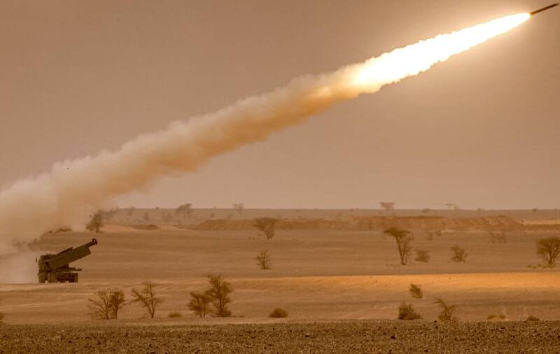俄罗斯国防部宣称已摧毁美国援助给乌克兰的4套「海马斯」多管火箭系统，但遭到乌克兰方面否认。图为美军在2021年摩洛哥军事演习期间出动的海马斯。（法新社）(photo:LTN)