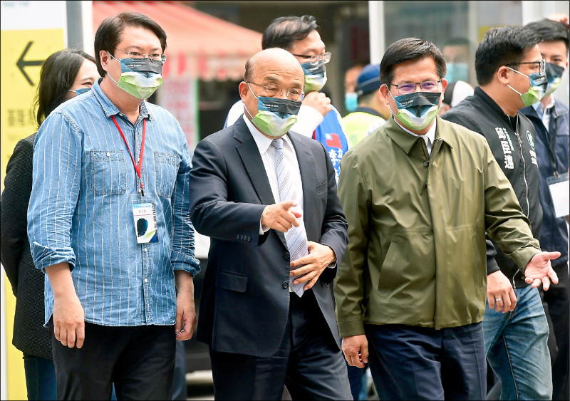 民進黨新北市長參選人林佳龍昨拜會行政院長蘇貞昌，當面邀請蘇揆站台輔選。圖為林佳龍任交通部長時，與蘇揆一同出席活動。（資料照）