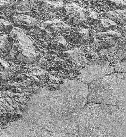 冥王星上的沙丘地形。（圖由北市天文館提供）