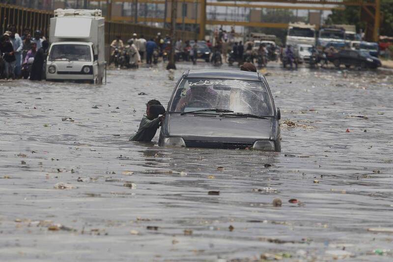 巴基斯坦連續5週暴雨，死亡人數上升至304人。（美聯社）