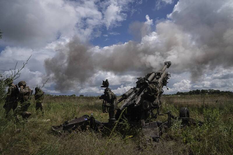 有消息指出乌军的砲兵成功摧毁许多俄军弹药库，让俄军的后勤补给变得更困难。（美联社）(photo:LTN)