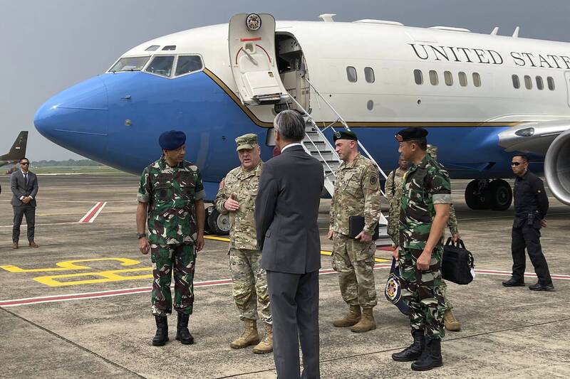 美国参谋首长联席会议主席密利（图中左）24日抵达印尼雅加达。（美联社）(photo:LTN)