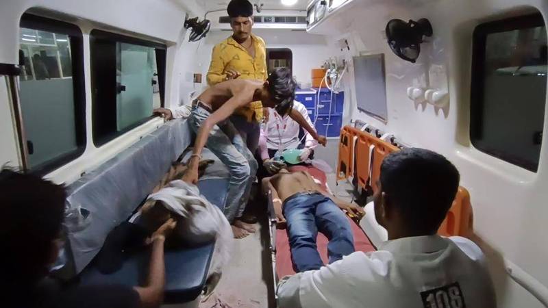 印度西部发生饮用假酒致死事件，目前累计至少30人死亡，另有51人出现身体不适症状。（美联社）(photo:LTN)