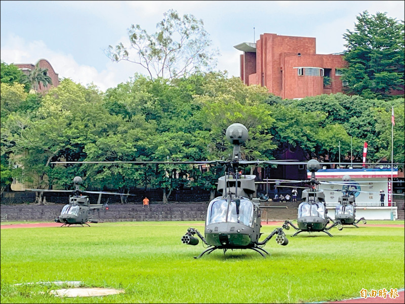 漢光實兵演習4架戰搜直升機先後完成降落任務。（記者黃美珠攝）