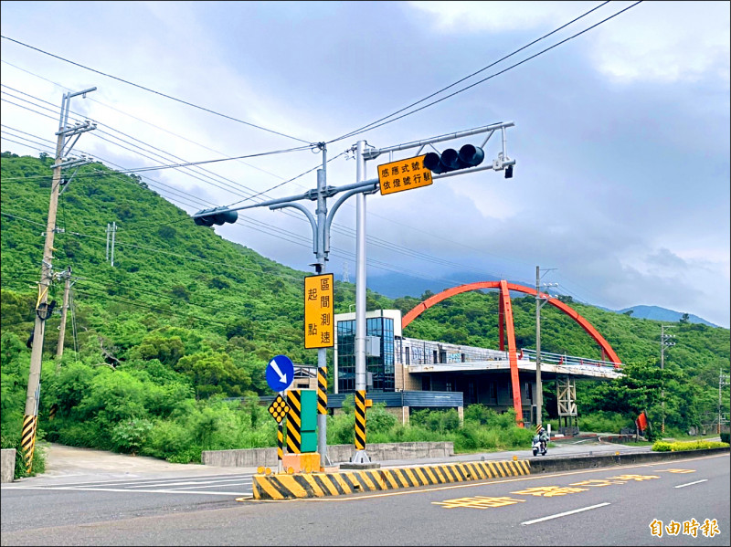 因應屏鵝公路「種樹百里二．○」計畫施工，屏東兩處「區間測速」暫停執法至九月底。（記者蔡宗憲攝）