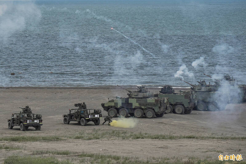國軍M60A3戰車、雲豹甲車打擊敵軍(記者涂鉅旻攝) 國軍M60A3戰車、雲豹甲車打擊敵軍(記者涂鉅旻攝)