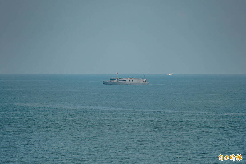 海軍快速布雷艇進行布雷作業。(記者涂鉅旻攝) 海軍快速布雷艇進行布雷作業。(記者涂鉅旻攝)