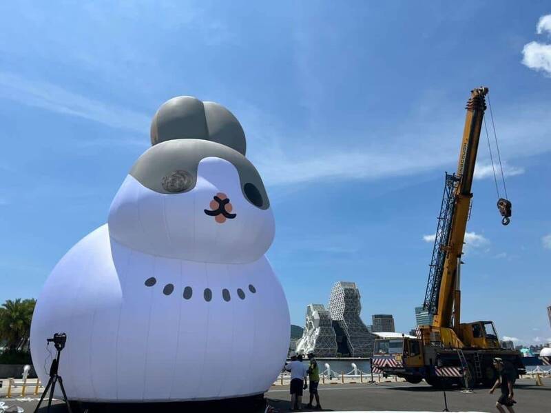 今晚浮現愛河灣! 人氣貼圖第三彈麻吉兔「好大的屁股」曝光 - 高雄市 - 自由時報電子報