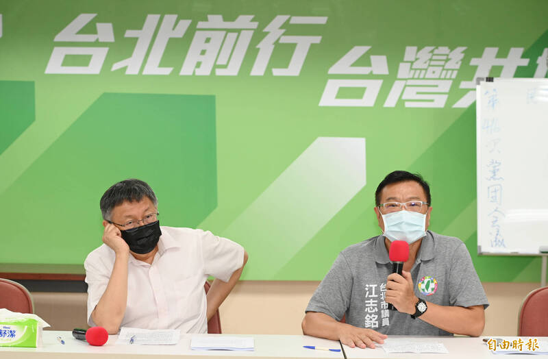 台北市長柯文哲今中午赴台北市議會民進黨團說明政策，但一開始就被北市議會民進黨團總召江志銘洗臉。（記者田裕華攝）