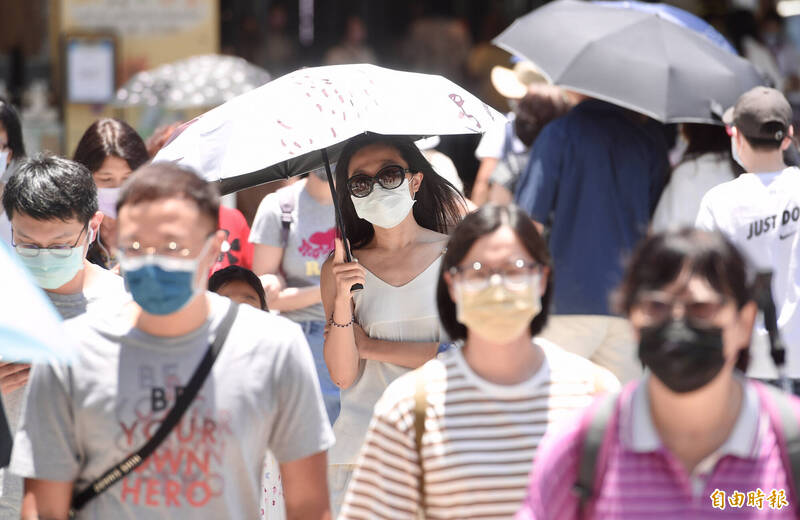 中央氣象局指出，今天（28日）受太平洋高壓影響，各地大多仍是晴到多雲且高溫炎熱的天氣。（資料照）