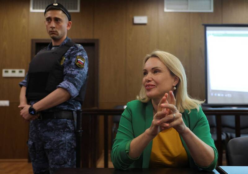 奥斯雅尼可娃（右）近期又因为言论得罪俄罗斯政府，遭判罚金5万卢布。（路透）(photo:LTN)