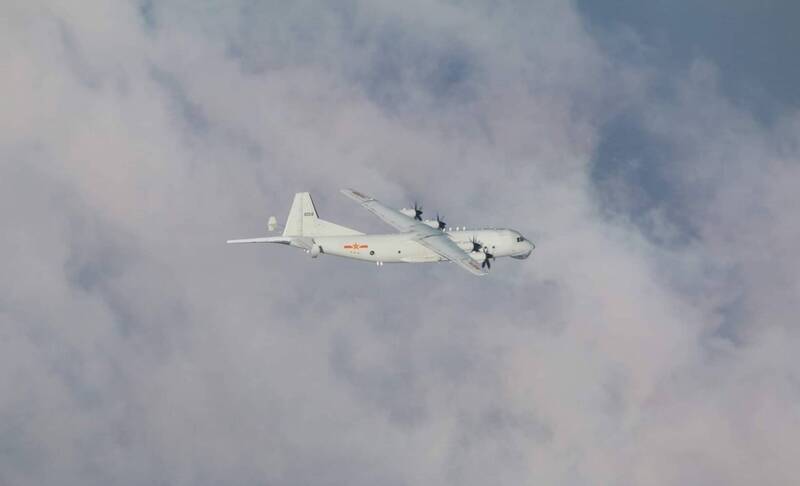 国防部发布今天扰台的共军「运8」反潜机同型机照片。（国防部提供）(photo:LTN)