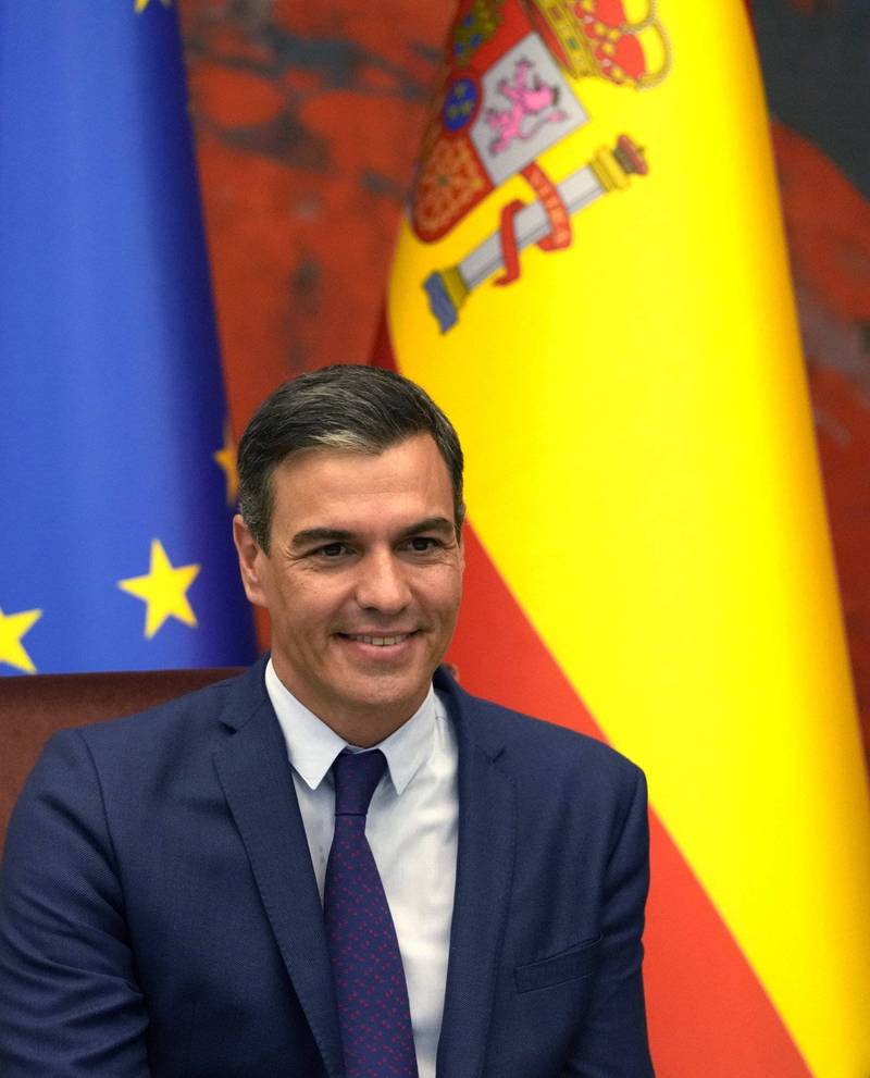 西班牙首相佩德罗．桑杰士（Pedro Sánchez）唿吁国内公私部门，为了节省能源不要再系领带上班。图为桑杰士过去系领带时的照片。（美联社）(photo:LTN)