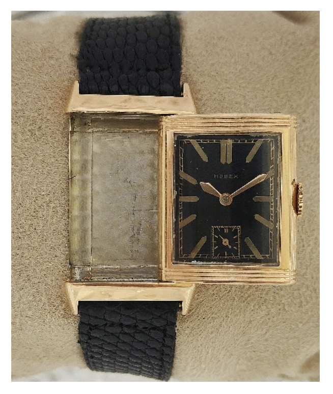 前纳粹德国元首希特勒的手表照片，有着可折叠式的镜面设计。（图撷取自Alexander Historical Auctions网站）(photo:LTN)