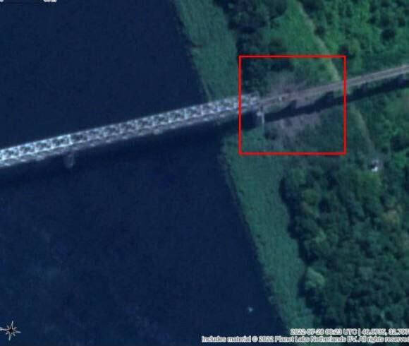 乌军砲火切断赫尔松联外铁路桥。（图片来源：Planet Labs 卫星空拍图）(photo:LTN)