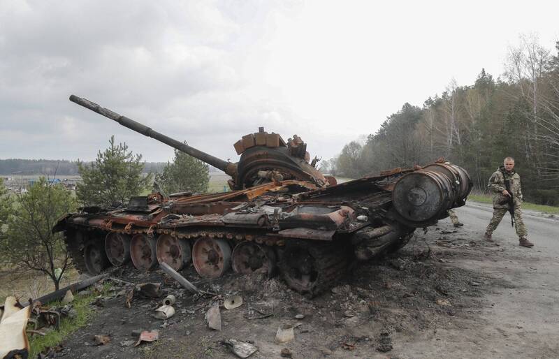 乌克兰国防部公佈俄军最新站损。图为被击毁的俄军战车。（欧新社）(photo:LTN)