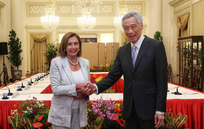 美國聯邦眾議院議長裴洛西抵達新加坡會晤總理李顯龍。（路透）