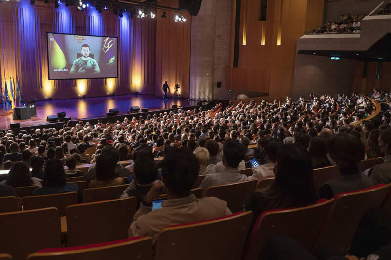 泽伦斯基3日向澳洲的大学生发表视讯演说。（美联社）(photo:LTN)