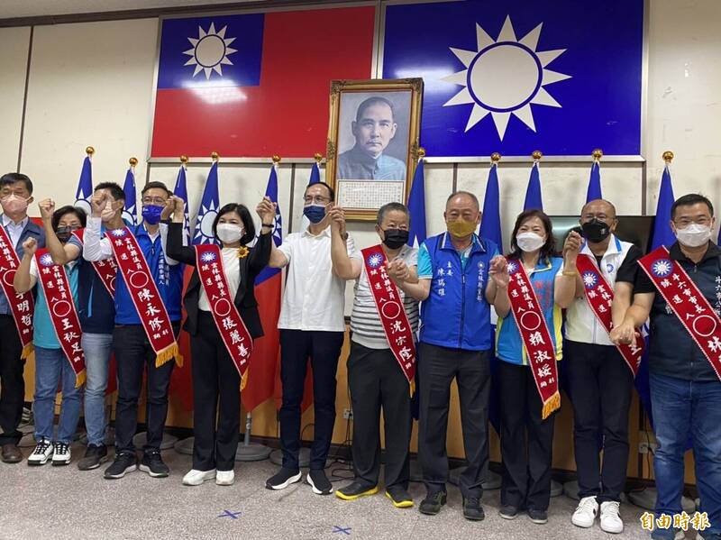國民黨朱立倫至雲林授黨旗，雲林縣長 張麗善表示，雲林綠大於藍，團結才能贏。（記者詹士弘攝）
