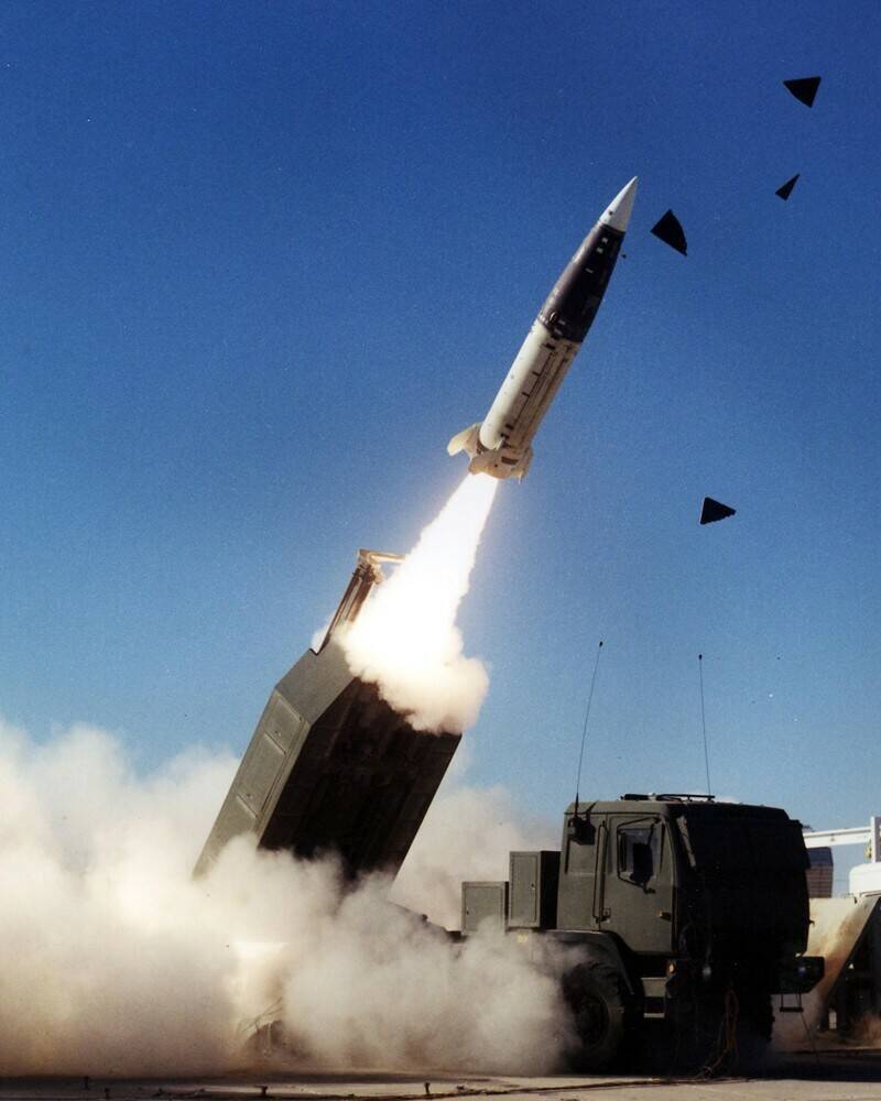 海马斯发射ATACMS战术飞弹的瞬间。乌国前官员认为，美国已提供乌克兰这款射程300公里的飞弹。（取自美国陆军官网）(photo:LTN)