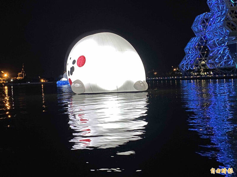 小海豹寂寞守夜。（記者黃旭磊攝）