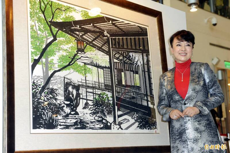 旅日红星翁倩玉（图）10日下午在日本外务省接受外务大臣林芳正表扬。图为2014年版画展。（资料照）(photo:LTN)