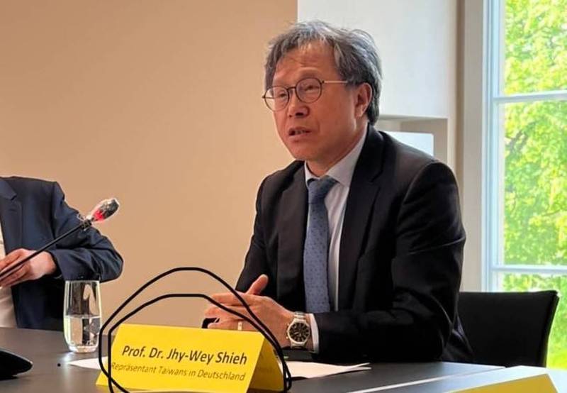 我駐德代表謝志偉表示，在沒有民主自由人權基礎下，「俄中兩國的『大家庭』概念都成了『民族恐怖主義』的源頭」。（取自謝志偉粉絲頁）