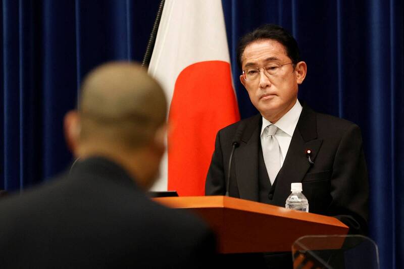 日本首相岸田文雄（见图）8月10日改组内阁当天，一名51岁无业男子拨打110扬言暗杀岸田，已被警方逮捕。（路透）(photo:LTN)