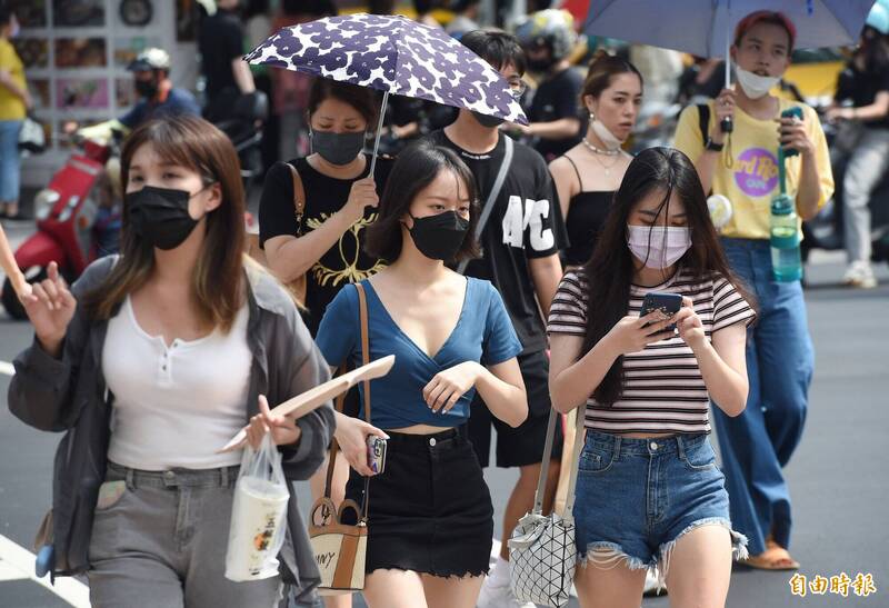 今日大台北、宜、花、東及高、屏局部地區有機會出現36度以上高溫，花東甚至可能發生38度極端高溫。