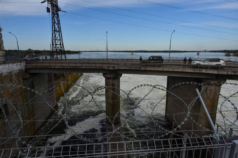 乌军南方司令部示，目前已确定新卡霍夫卡大坝通道被毁，使其停止运行。（法新社）(photo:LTN)