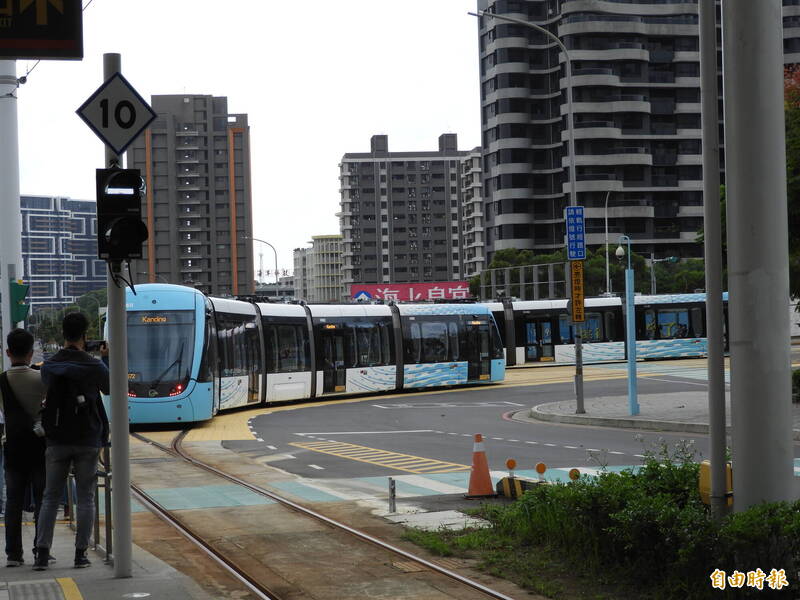 審計部新北市審計處點名淡海輕軌運量不足，導致新北大眾捷運公司連年虧損，要求檢討改善。（記者賴筱桐攝）